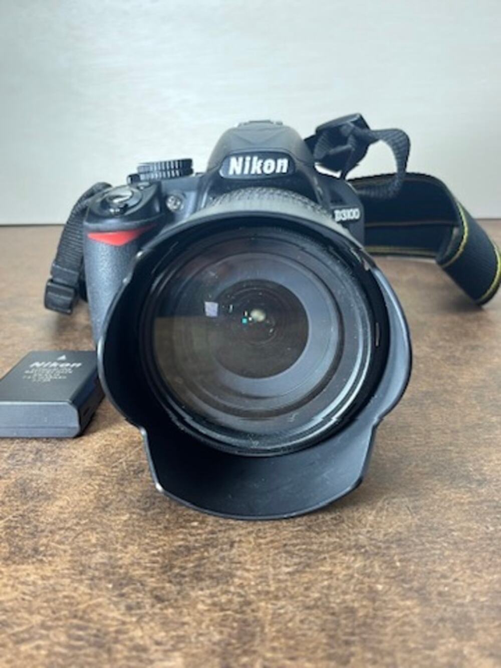 Nikon D3100 DSLR Camera 18-105mm VR Lens Battery 3980 Shutter